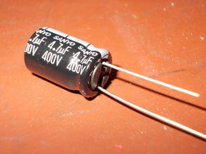 4,7uF 400V n.10 condensatori elettrolitici  Sanyo