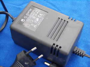 Battery charger 13,8Vdc 850mA