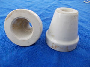 Coppia coni isolatori passanti in ceramica mm. 35x35