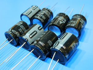 22uF 450Vcc condensatore elettrolitico EPCOS ( 8 pezzi)