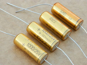 1000uF 25Vcc condensatore elettrolitico assiale ROE gold 105° (n.4 pezzi)