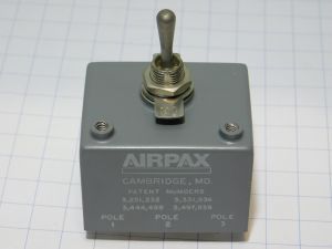  AIRPAX 1R-2915-12 circuit breaker 3 poles 240Vac 5A 400Hz
