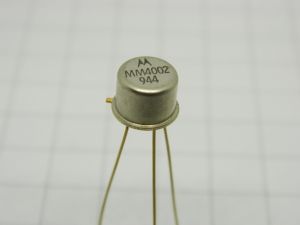 MM4002 transistor Motorola  TO5  gold