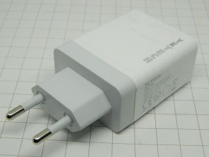 Carica batterie  USB 3.0 max 30W  quick charge  input  100-240V / V  output  5V  2,4A  3 uscite