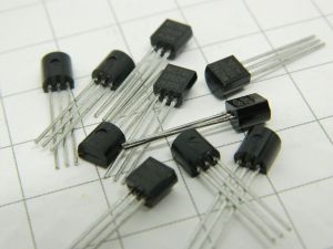 MC78L  12ACP  voltage regulator  (n.10 pezzi)