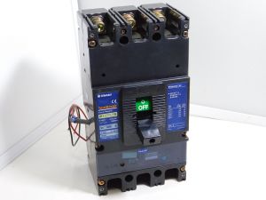 Terasaki TemBreak XE400NJ interruttore automatico magnetotermico 400A 3 poli