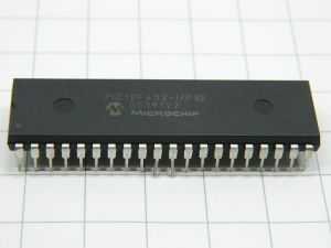 PIC18F452-I/P  microcontroller 