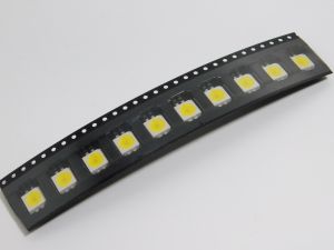 LED SMD 2W bianco 6000K°  3,6V 560mA  mm.7,2x7,2x2,2 (n.10 pezzi)