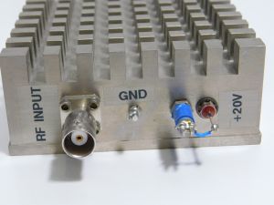Amplificatore VHF MITEQ 136672-1 connettore BNC